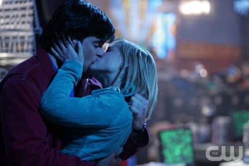 TheCW Staffel1-7Pics_247.jpg - SMALLVILLE"Vessel" (Season Finale - Episode #522)Image #SM522-5799Pictured (l-r): Tom Welling as Clark Kent, Allison Mack as Chloe SullivanCredit: © The WB/Sergei Bachlakov